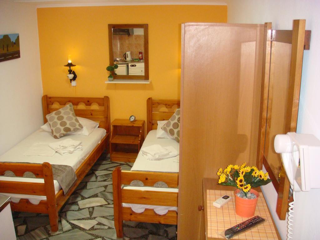 Boussetil Rooms Tínos Extérieur photo